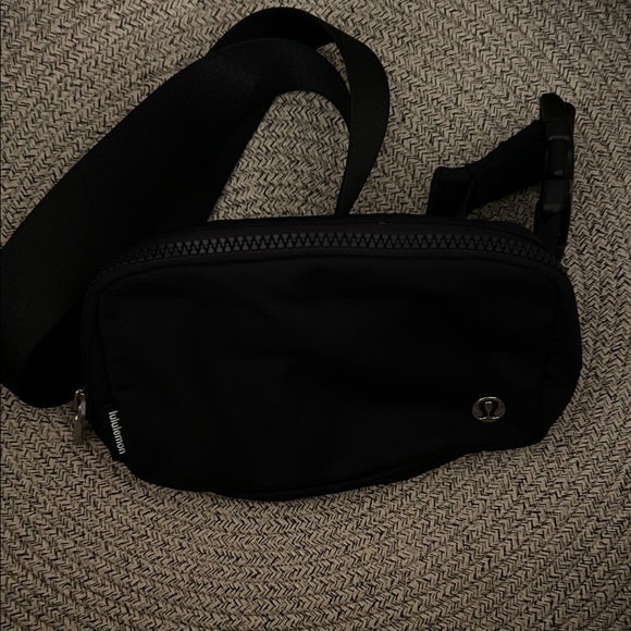 Lululemon Black Waist Belt Bag - Picture 1 of 10